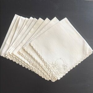 Elegant White Embroidered Napkins Set